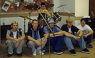 Copy of band1.jpg (33041 bytes)